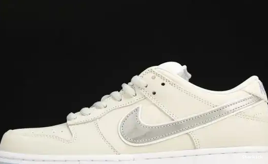 Low Family) and (Friends  Dunk FD8776-100 Nike White  Lobster SB 0704